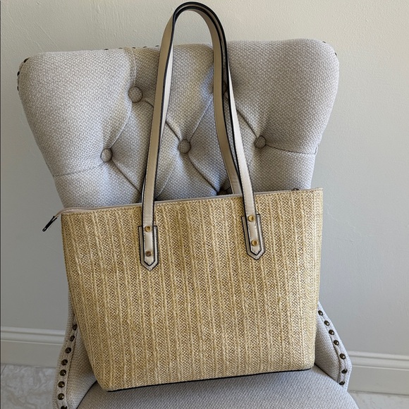 Isabelle Handbags - Isabelle Large Straw Zippered Tote with Interior Pockets